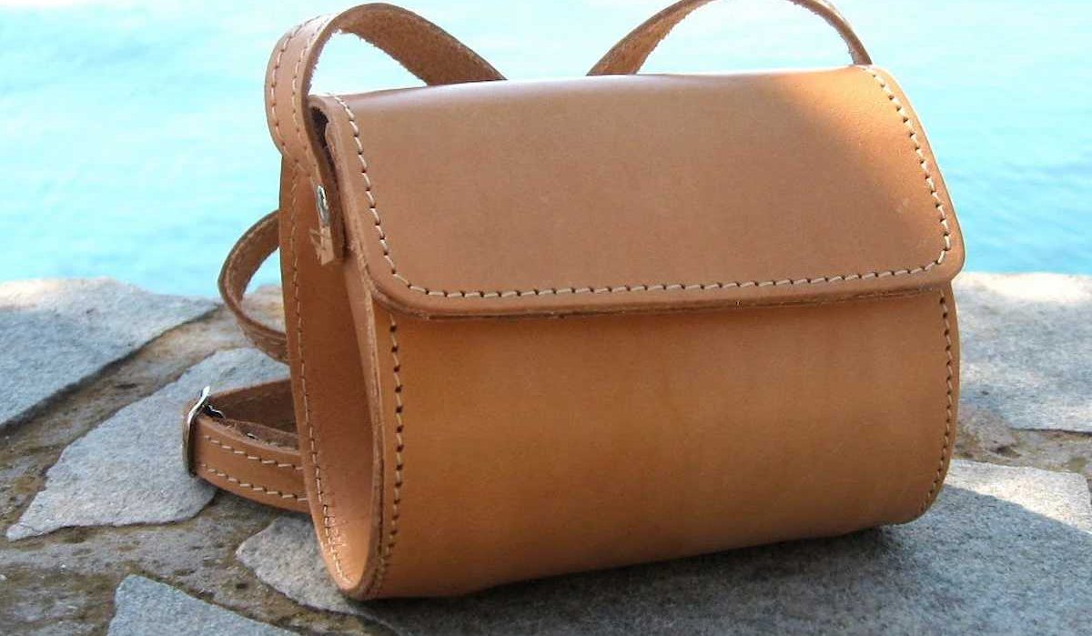  price of Handmade Leather Bag + Major production distribution of the factory 