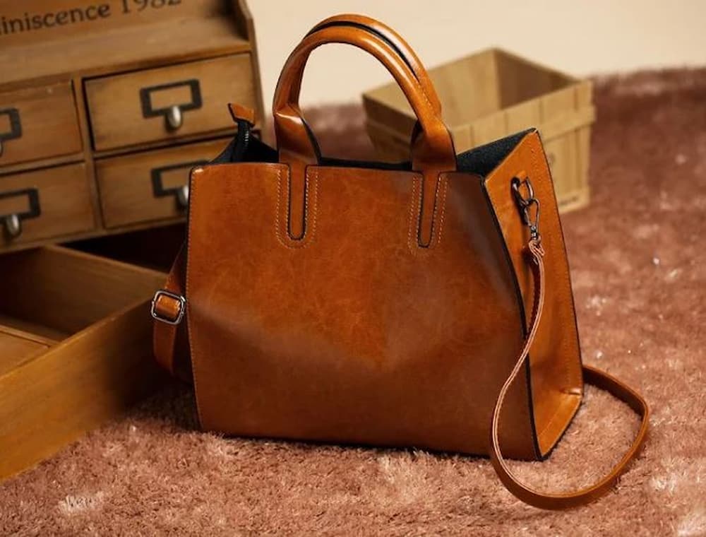  Buy Women's leather messenger bag + Best Price 