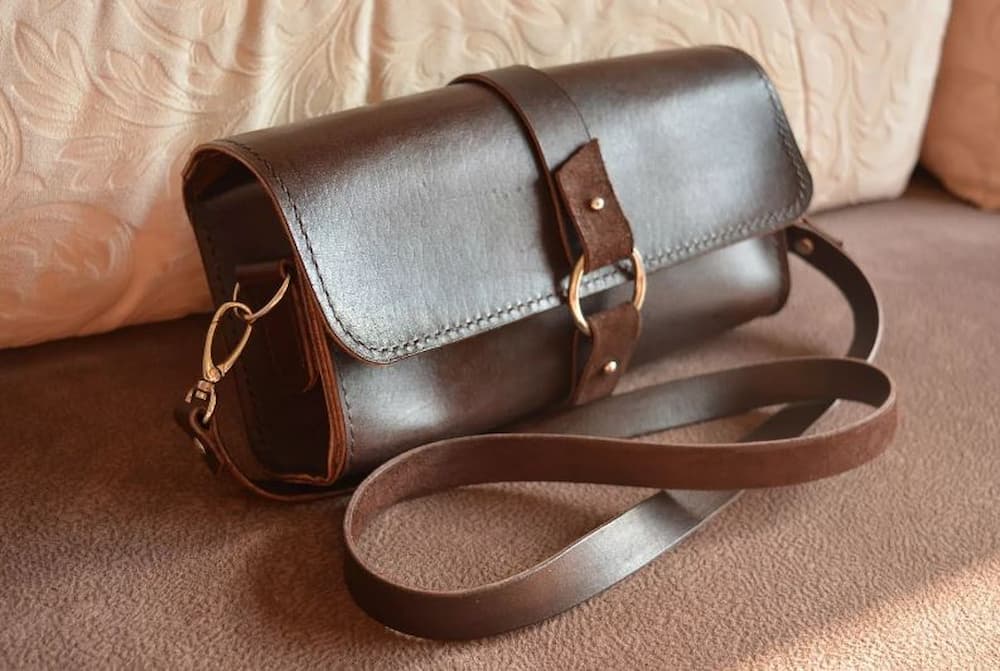  Buy Women's leather messenger bag + Best Price 