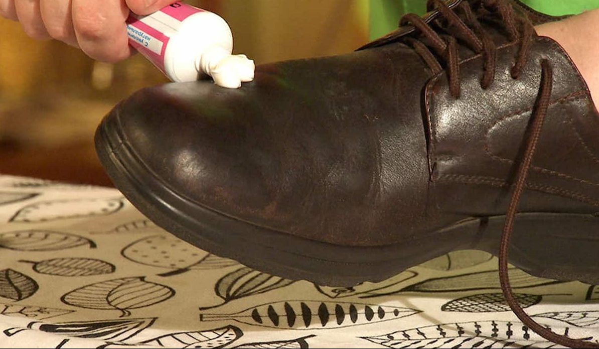  how to clean leather shoes without polish 