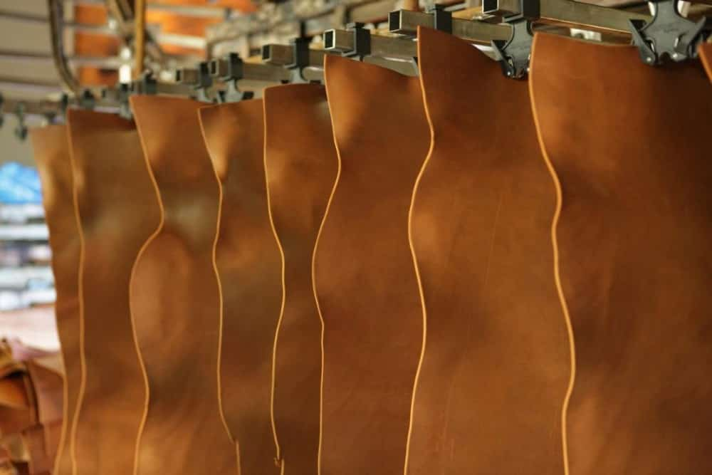  The Price of leather shoes in china + Wholesale Production Distribution of the Factory 