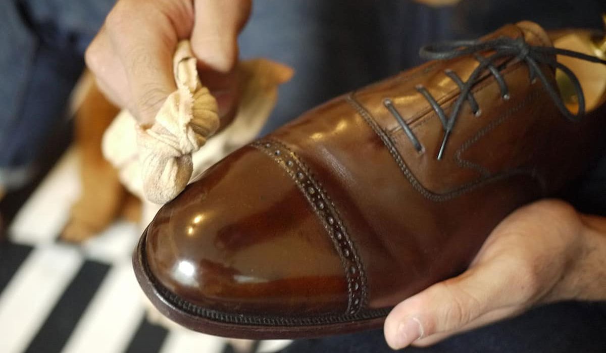  how to clean leather shoes inside and outside parts 