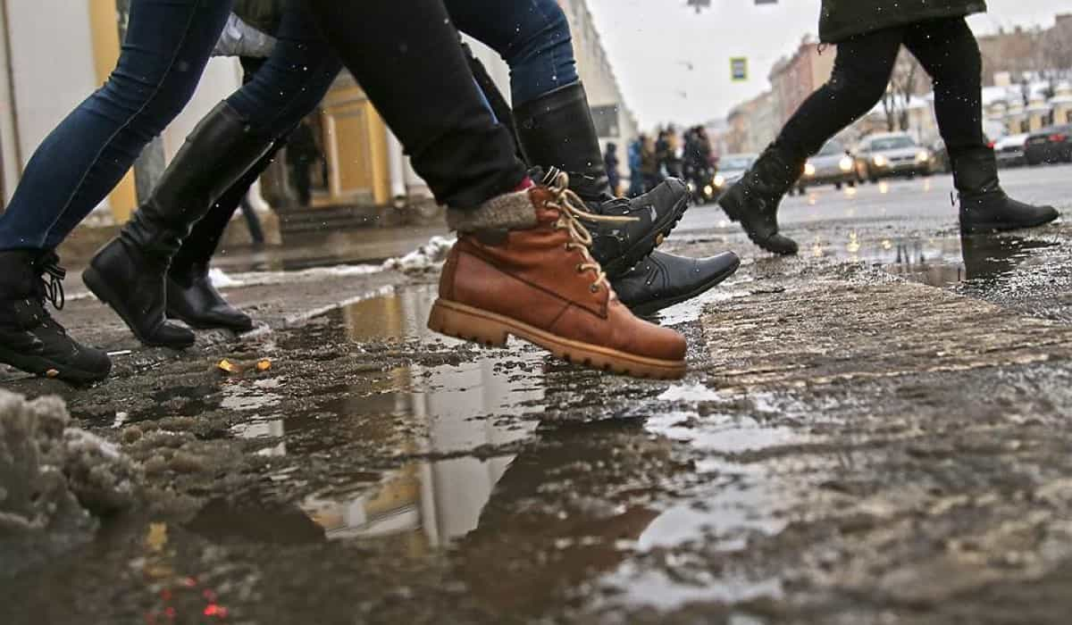  leather shoes and rainy day business 