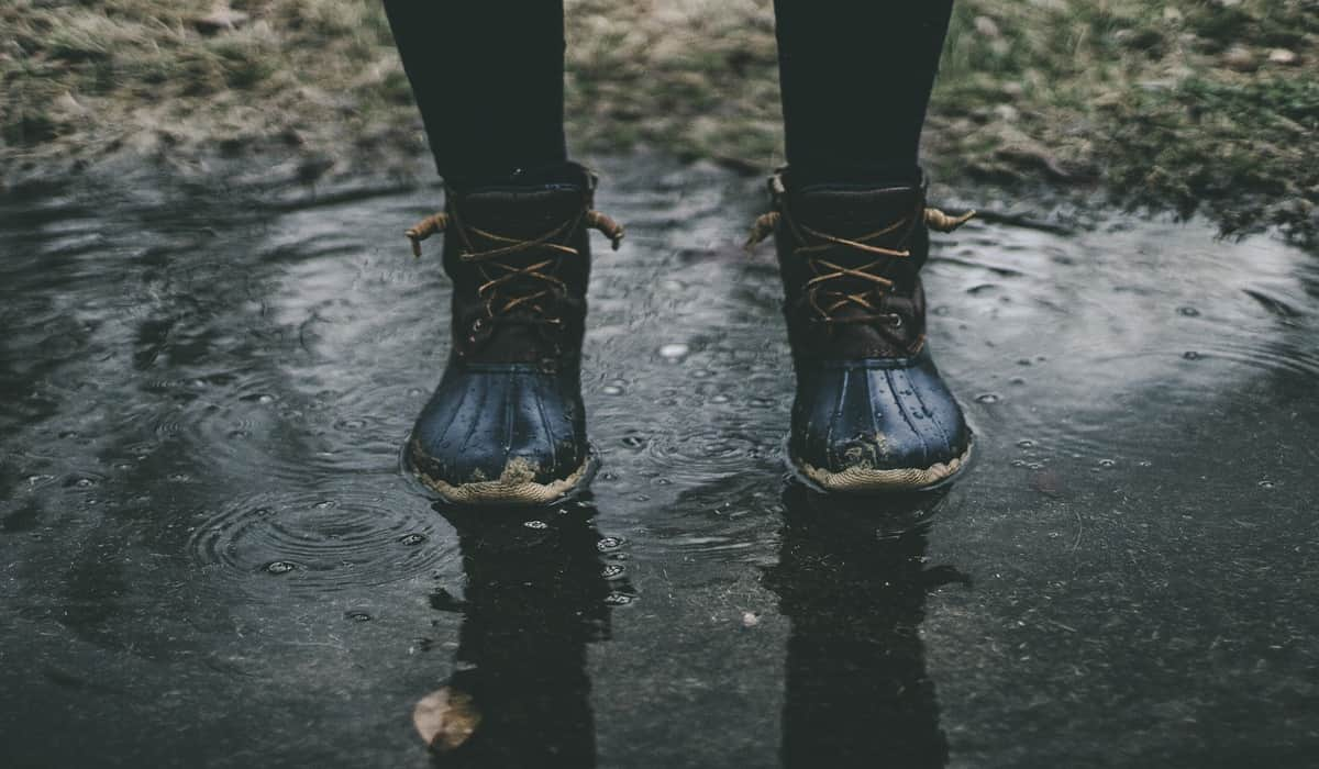  leather shoes and rainy day business 