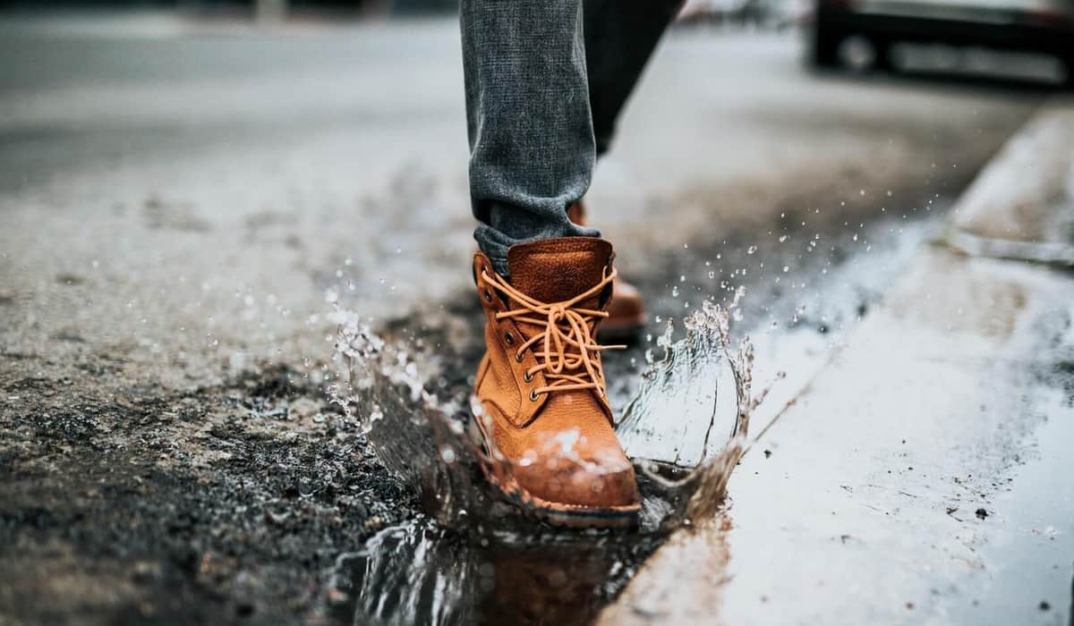  leather shoes and rainy day business 