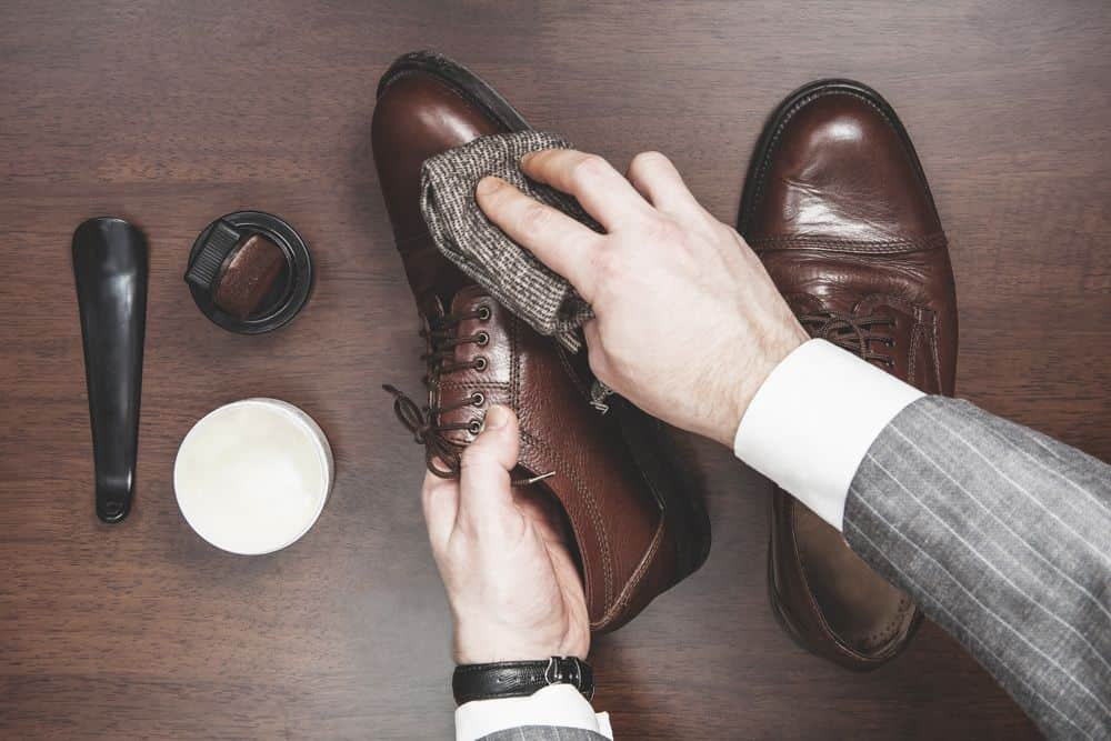  how to protect leather shoes from cracking 