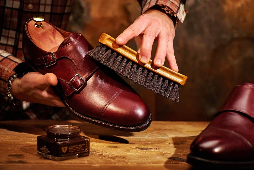  how to protect leather shoes from cracking 