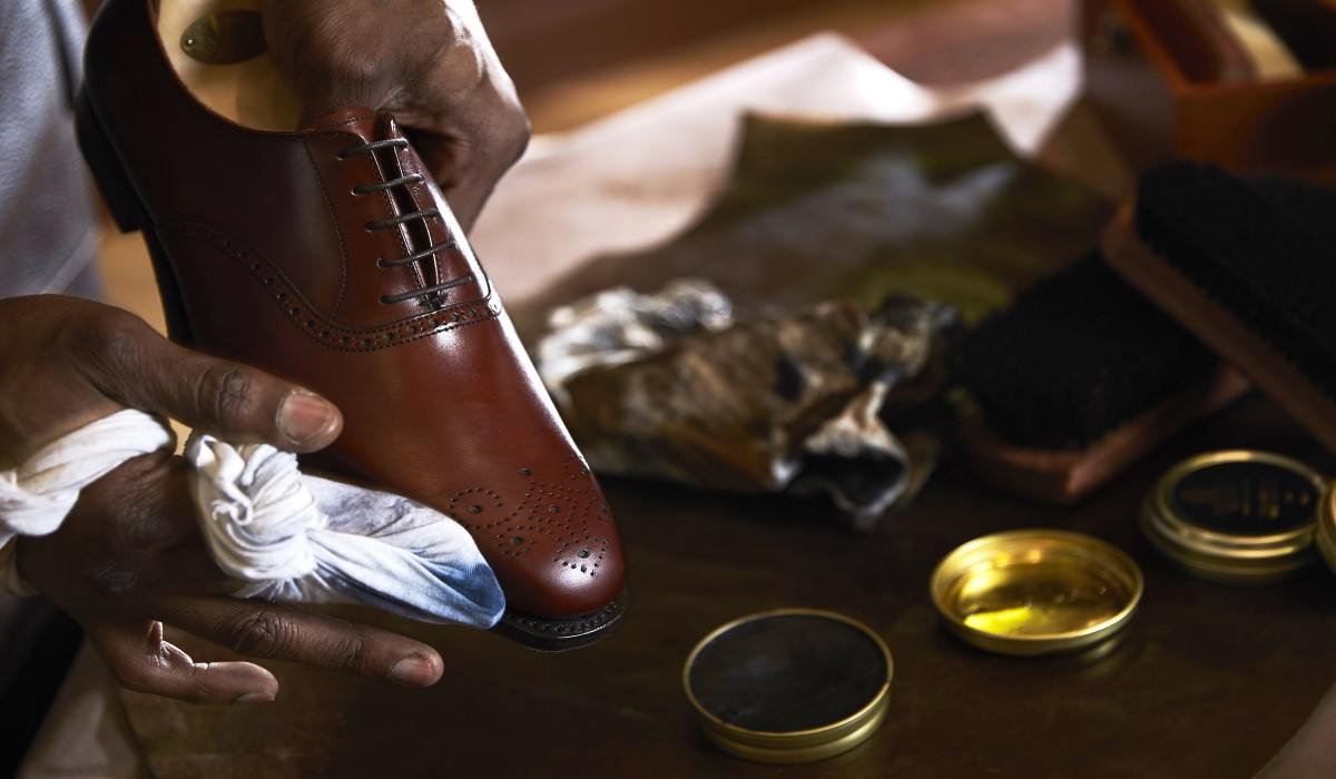  how to clean leather shoes stains 