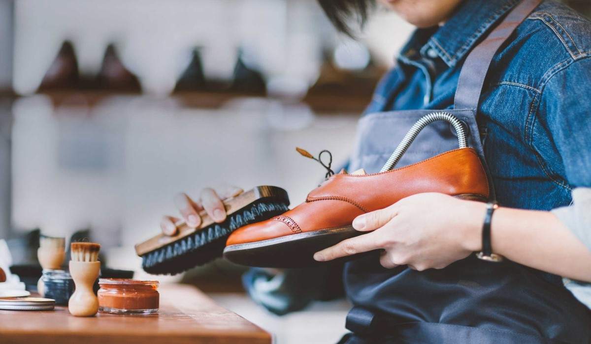  how to clean leather shoes stains 