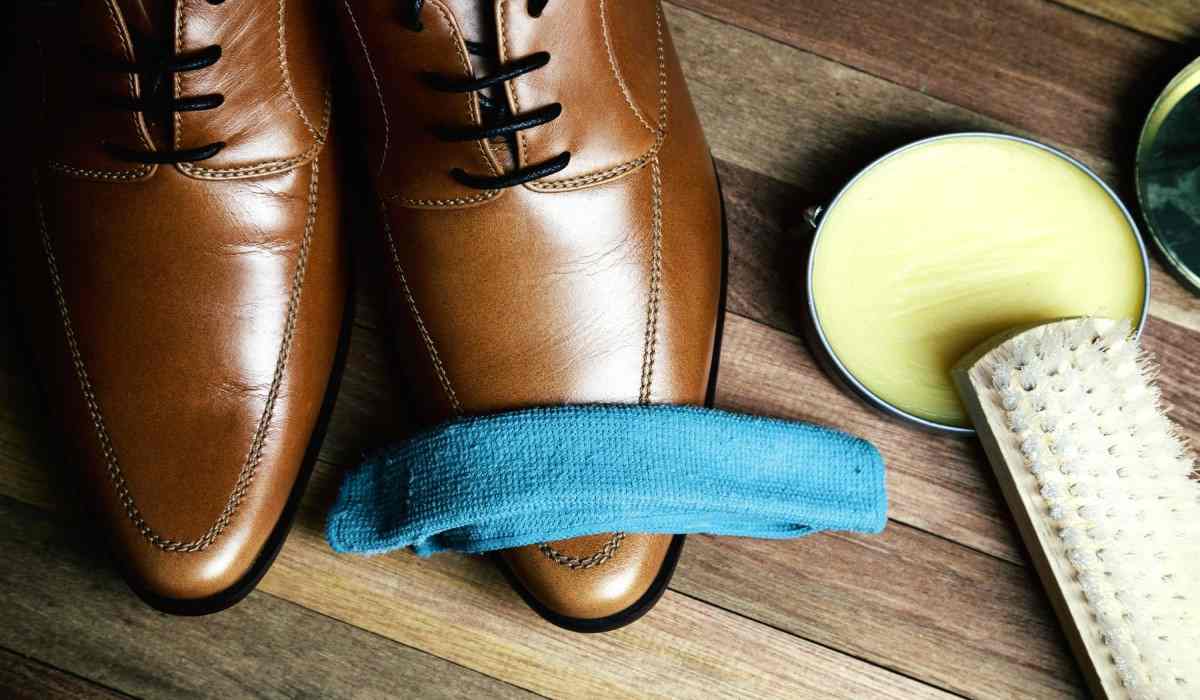  how to clean leather shoes stains 