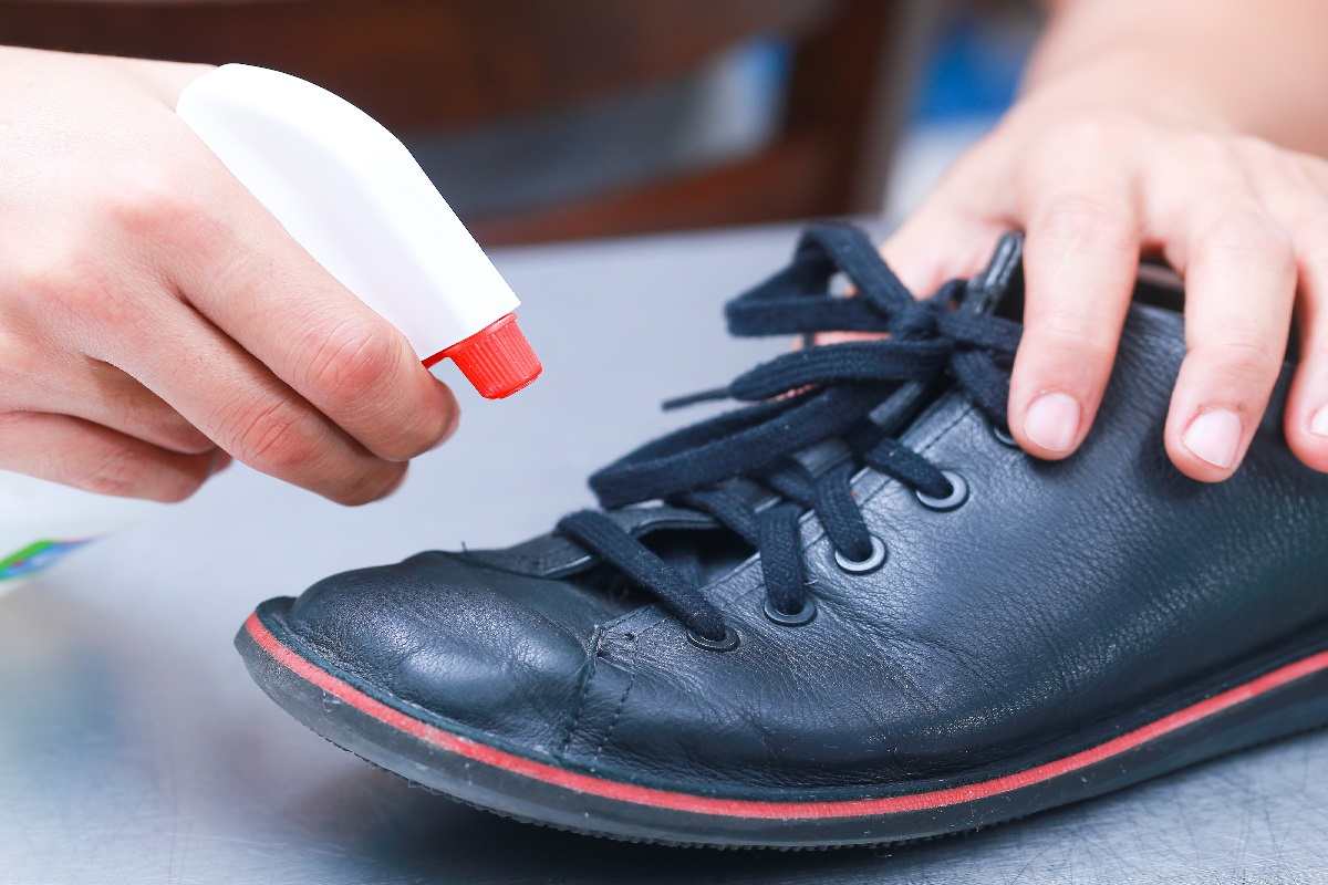  clean leather shoes with household products 