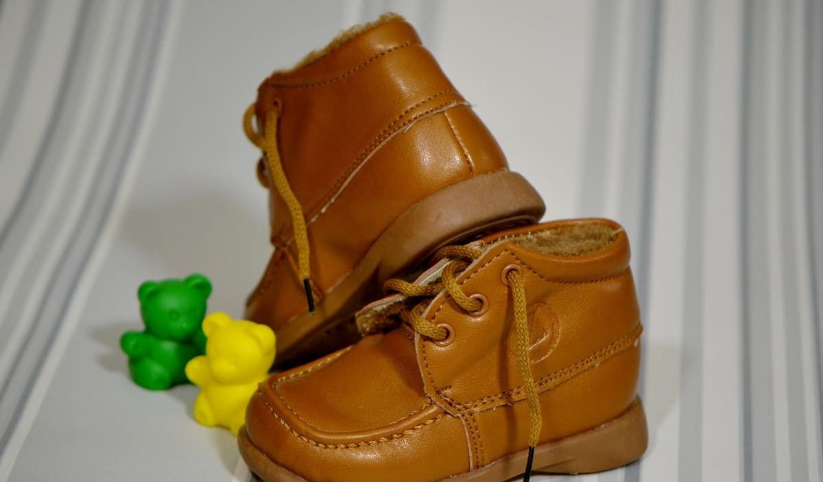  how to clean leather baby shoes 